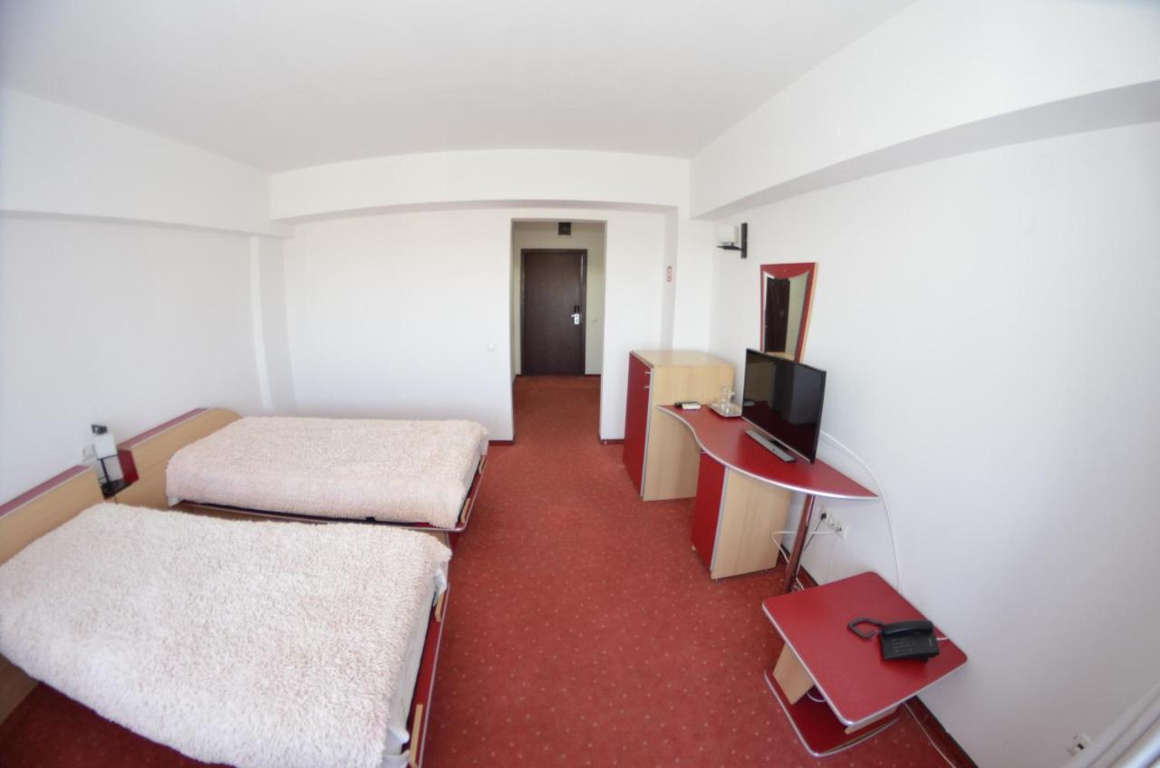Regina Noptii Hotel Плоещ Екстериор снимка