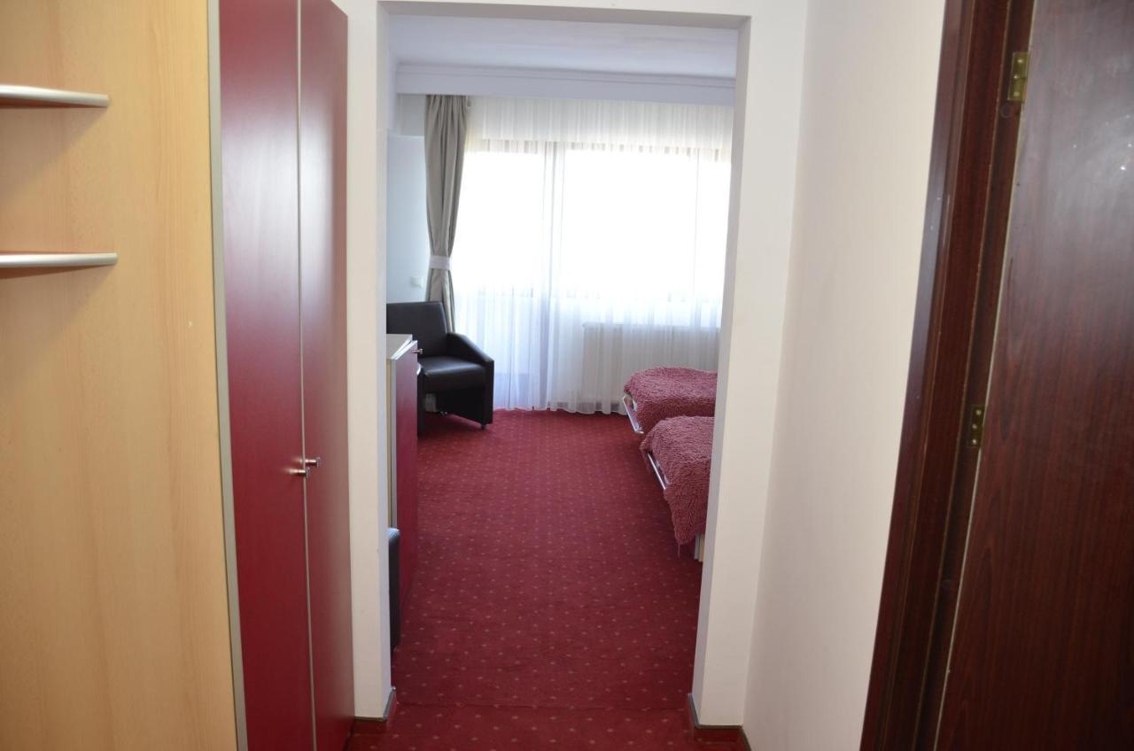 Regina Noptii Hotel Плоещ Екстериор снимка