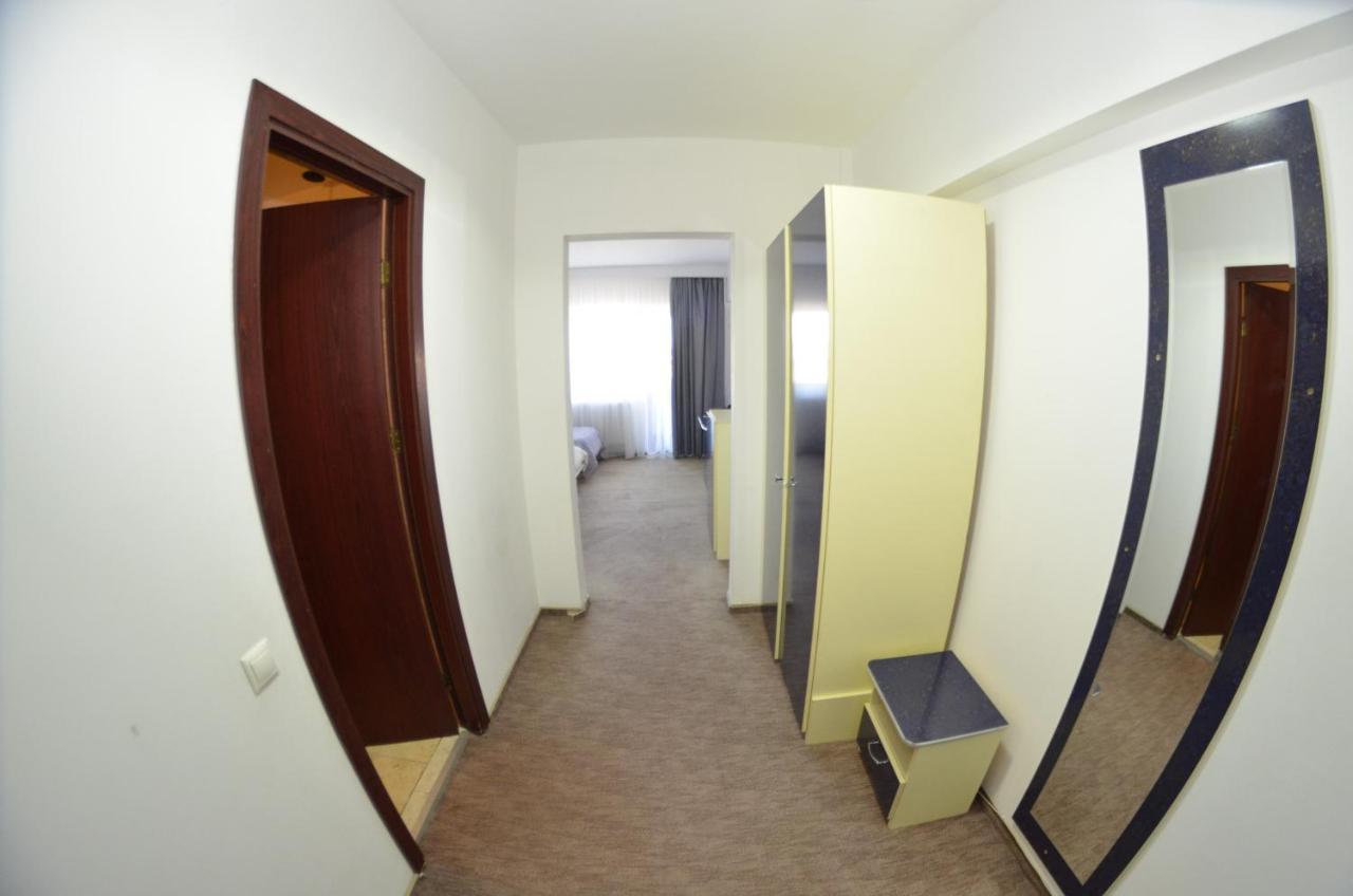 Regina Noptii Hotel Плоещ Екстериор снимка
