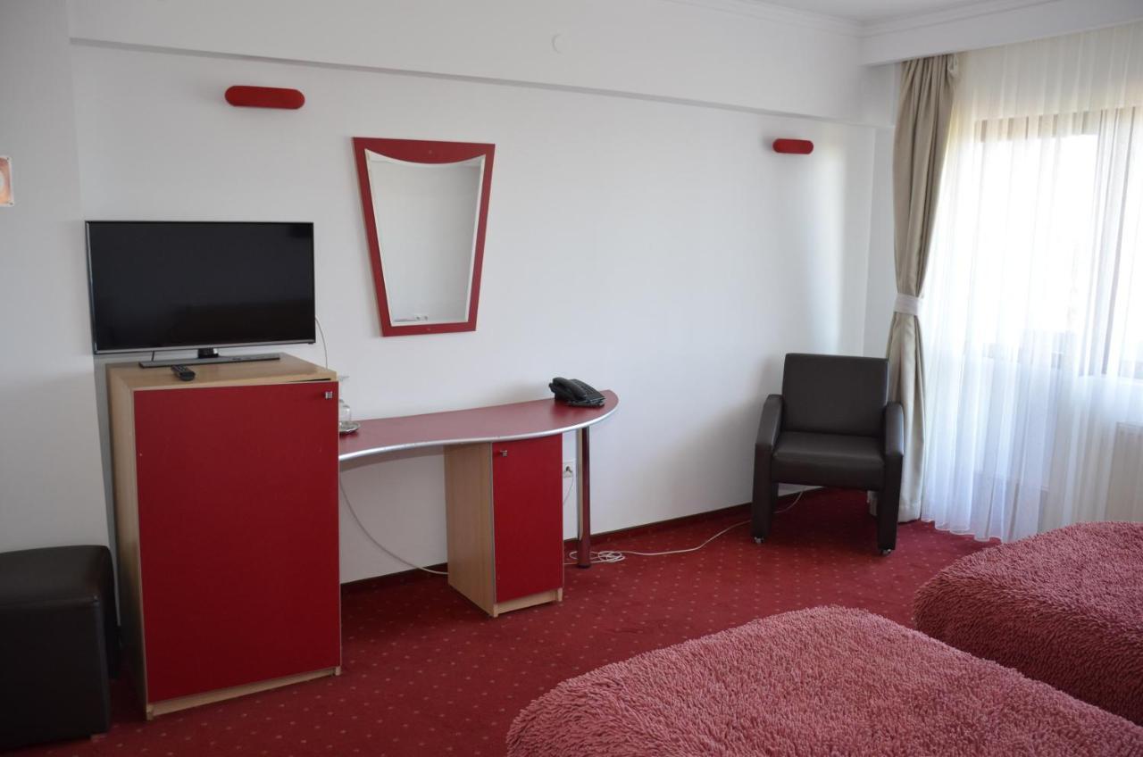 Regina Noptii Hotel Плоещ Екстериор снимка